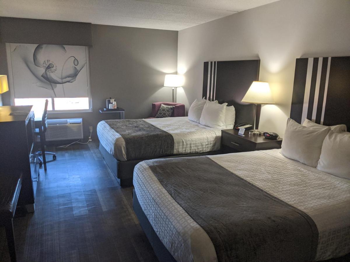 Отель Clarion Pointe Greensboro Airport Экстерьер фото